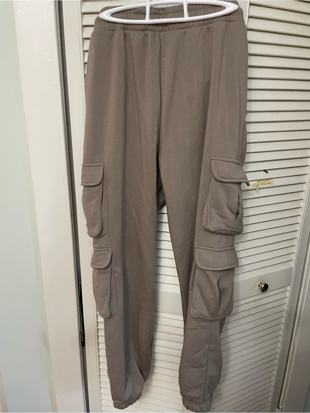 Aeropostale ladies Cargo Joggers in Taupe